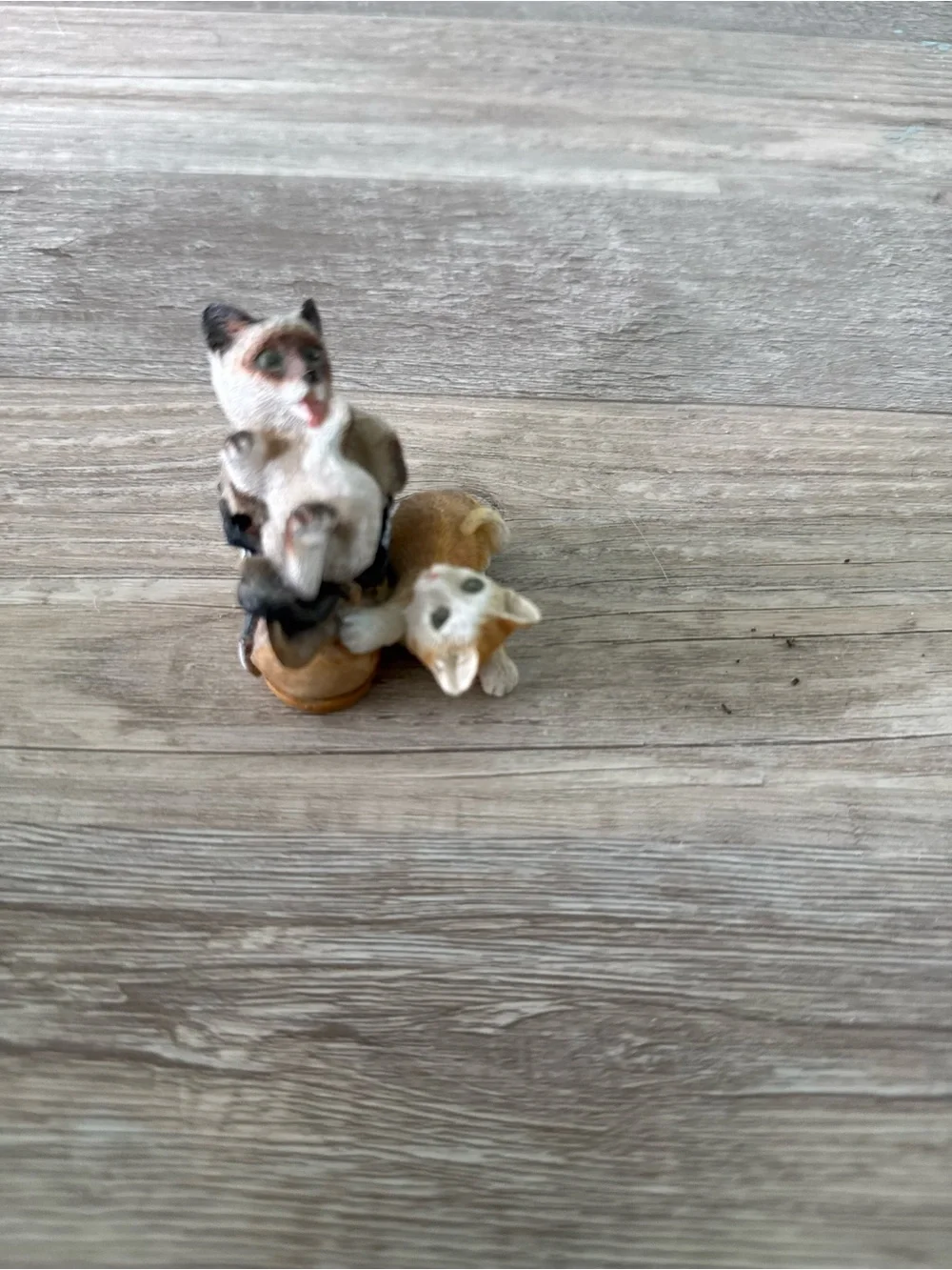 Hand-Painted Cat Figurine Set - Brown & Cream